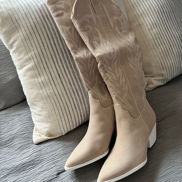 Beautiful beige boots with white bottoms.  Never worn. - Picture 1 of 7